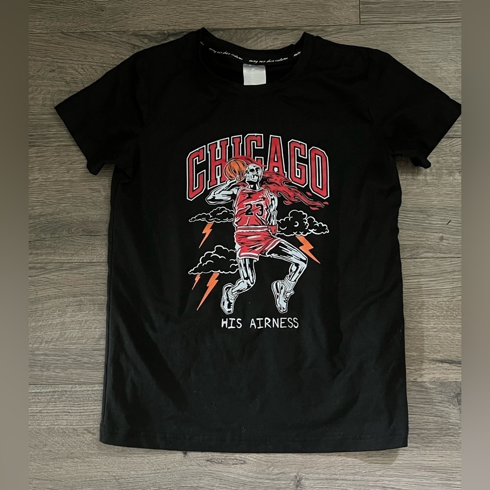 Chicago Basketball Skeleton Graphic Tee – Youth L (150) – Streetwear Style EUC​​